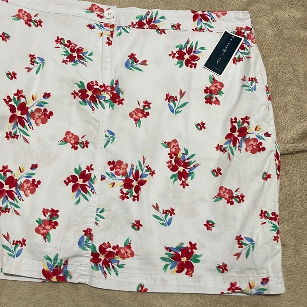 NWT- Karen Scott - 18. Floral  Skort - Picture 4 of 9